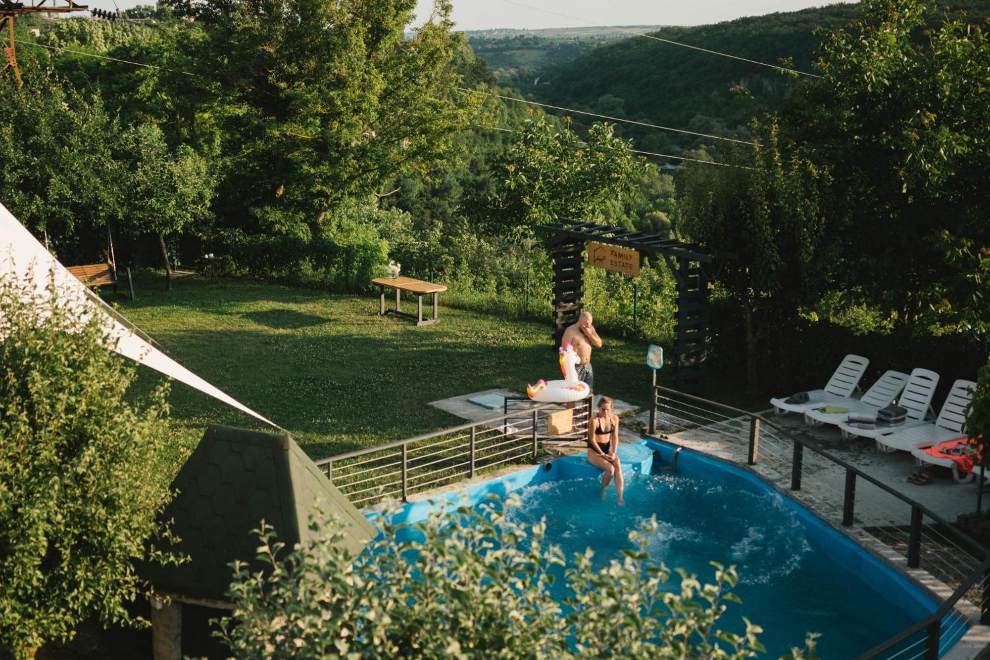 Родинний Маєток Family Estate Кам'янець-Подільский Екстер'єр фото
